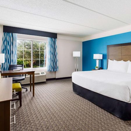 Hotel La Quinta By Wyndham Tampa Brandon Regency Park Extérieur photo