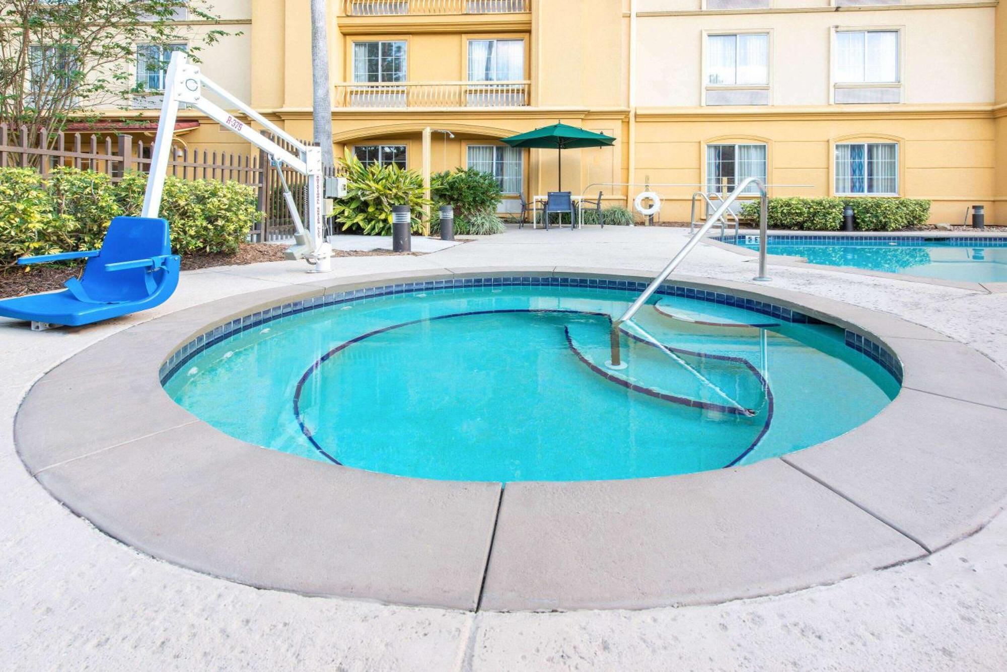 Hotel La Quinta By Wyndham Tampa Brandon Regency Park Extérieur photo